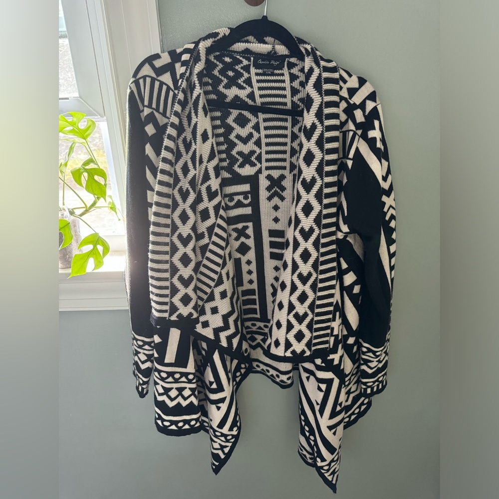 Black and white geometric pattern cardigan